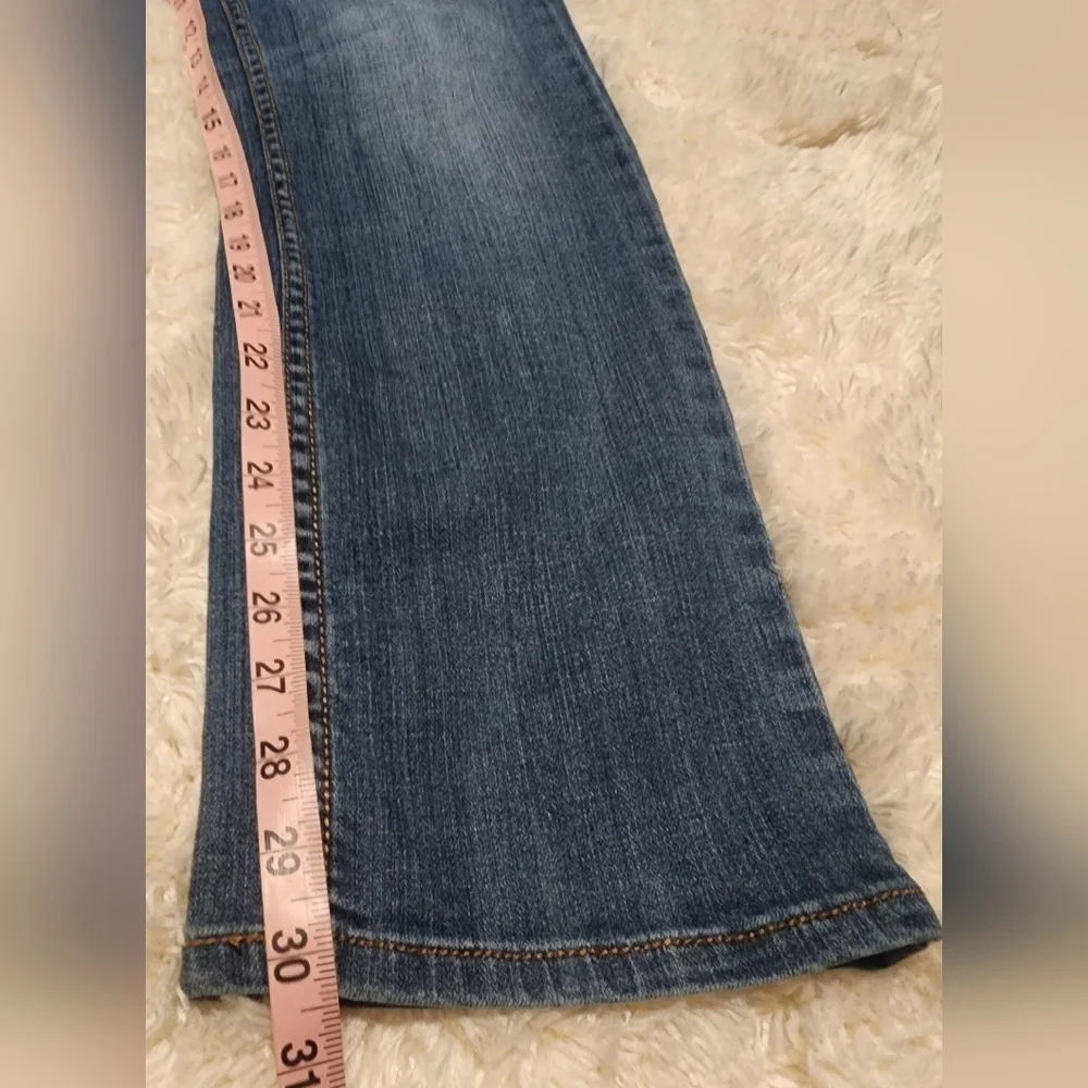 ANTIQUE RIVET Medium Wash Distressed Stretch Slim Fit Men's Jean Sz. 36x30 1/2